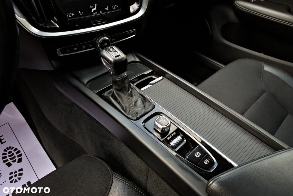 Volvo V60 D4 Momentum - 22