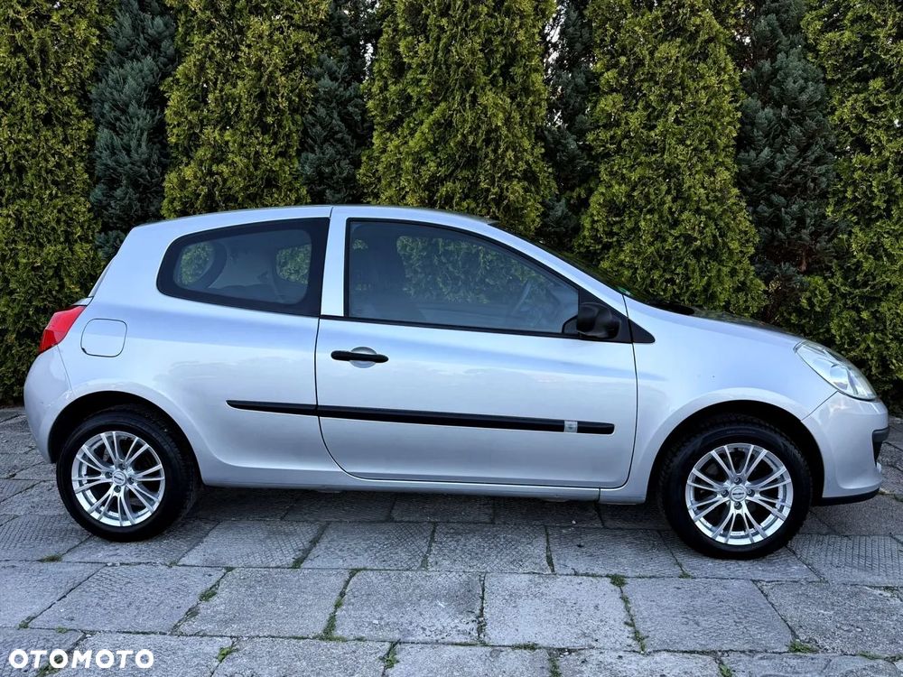 Renault Clio - 19