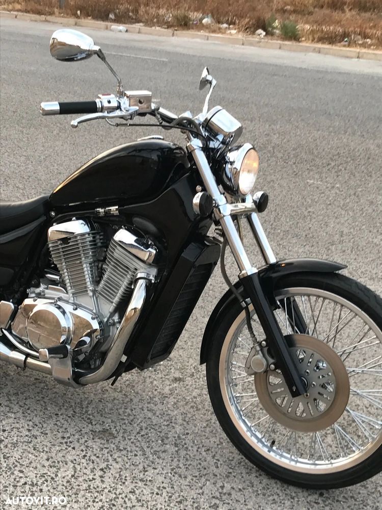 Suzuki VS 800GL Intruder - 1