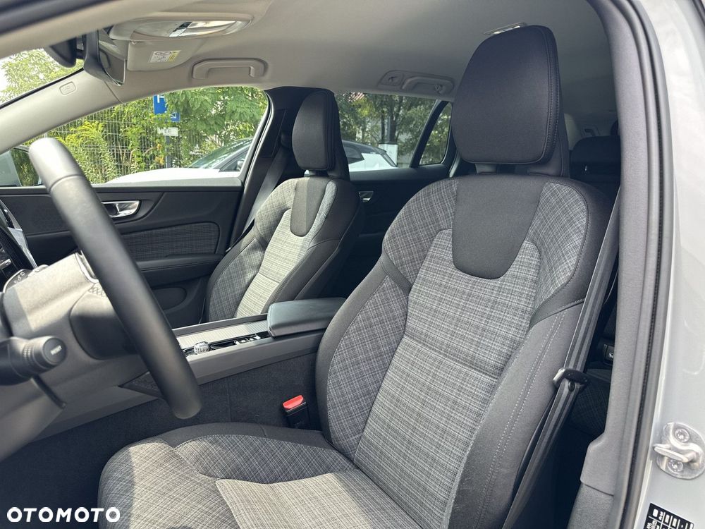 Volvo V60 Cross Country - 11