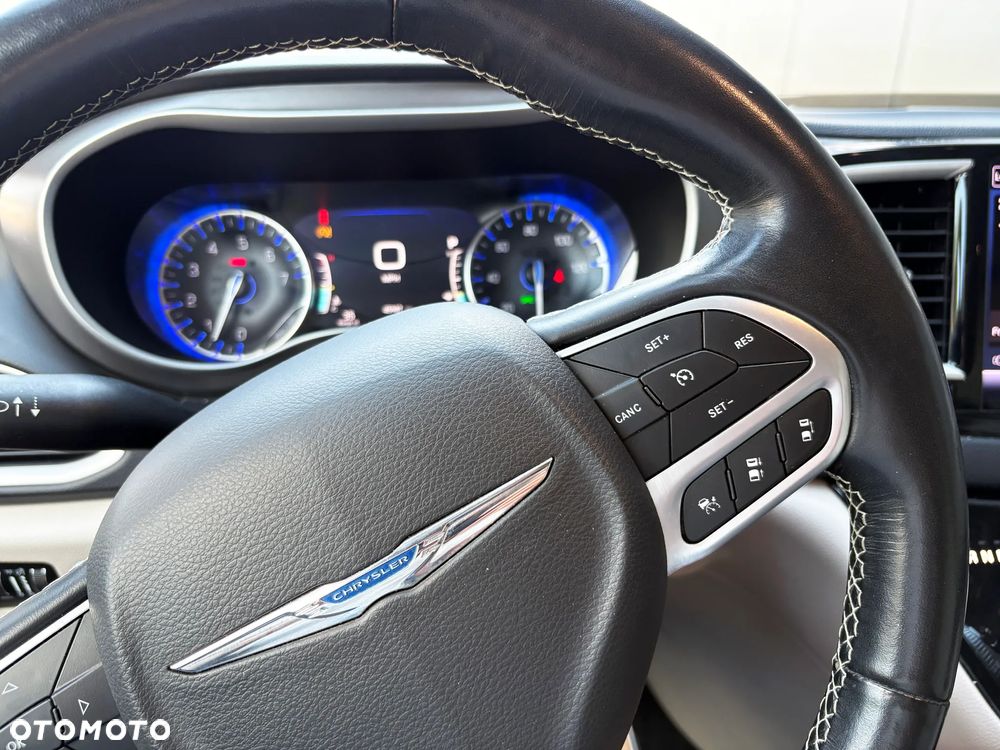 Chrysler Pacifica - 29
