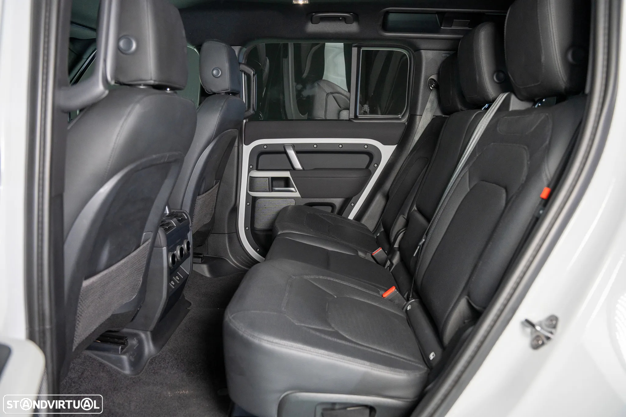 Land Rover Defender 3.0 D250 110 AWD X-Dynamic SE - 26
