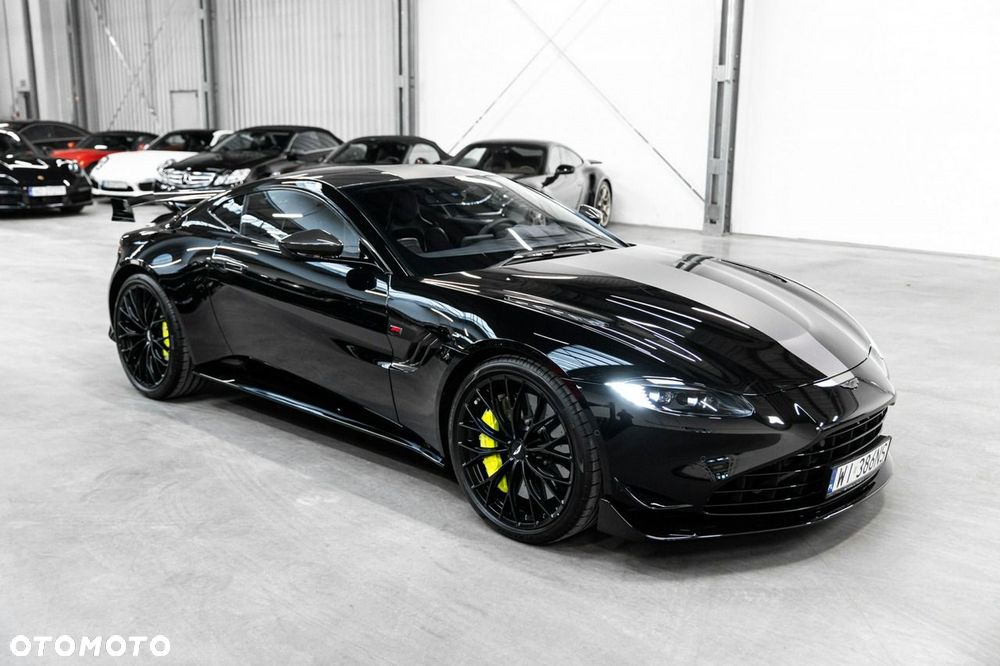 Aston Martin Vantage - 7
