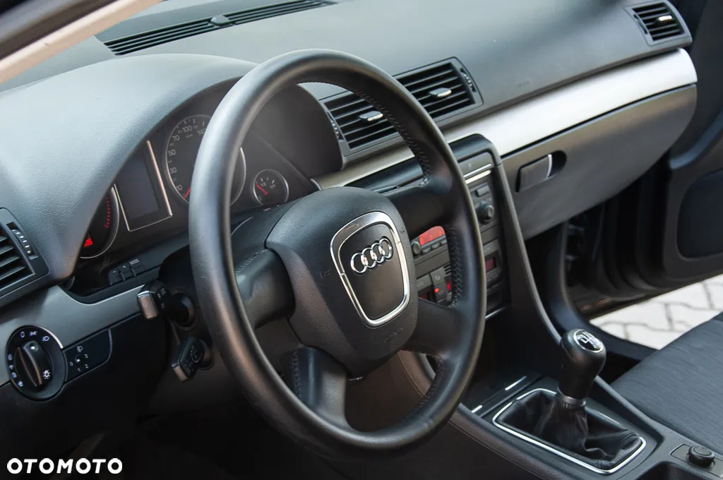 Audi A4 Avant 2.0 TDI - 38