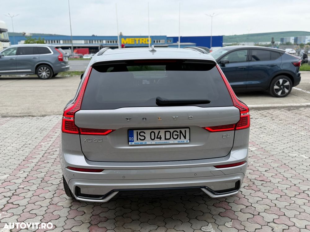 Volvo XC 60 B5 AT AWD MHEV Ultra Dark - 7