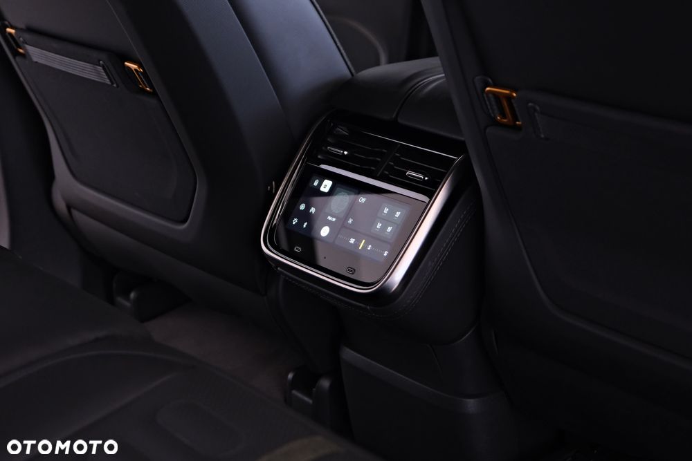 Rivian R1S - 34