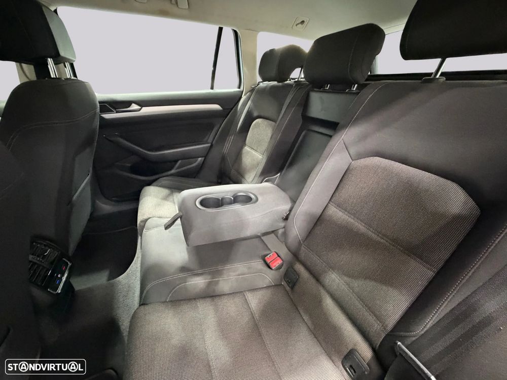 VW Passat 1.6 TDI Business DSG - 36