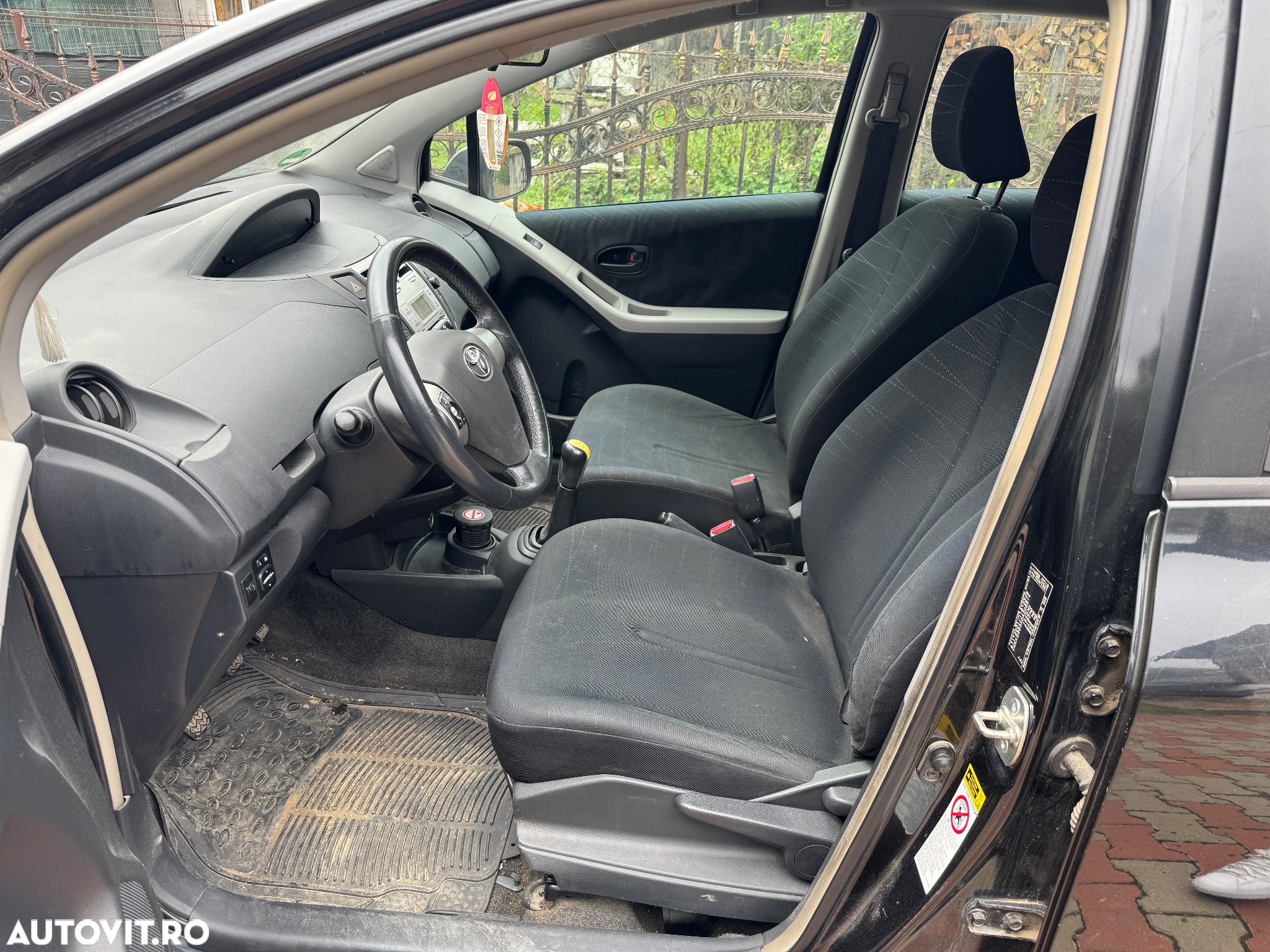 Toyota Yaris 1.0 - 8