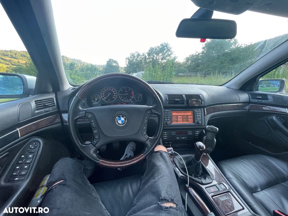 BMW Seria 5 520d Touring - 8