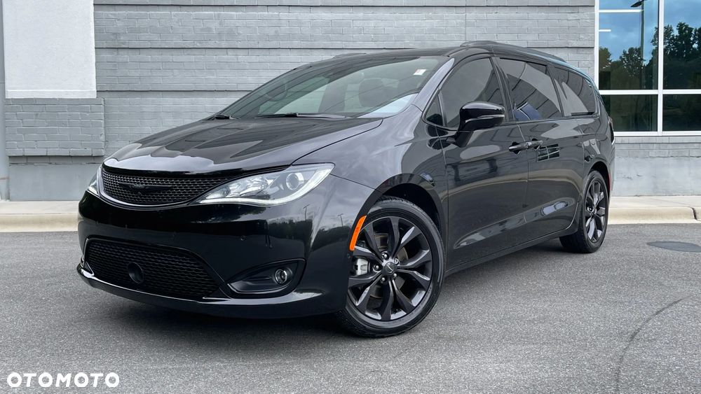 Chrysler Pacifica - 1