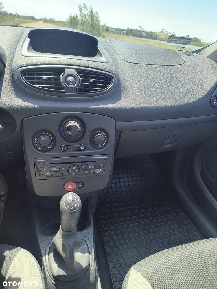 Renault Clio - 15