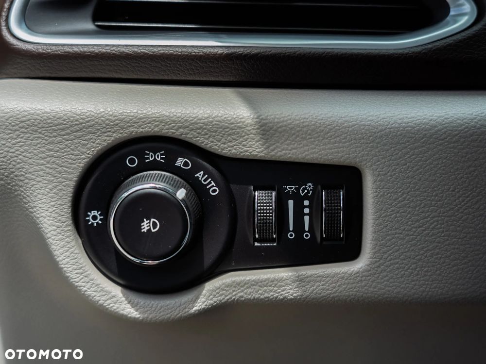 Chrysler Pacifica - 32