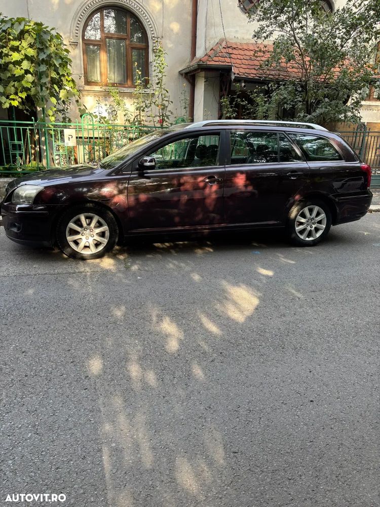 Toyota Avensis - 1