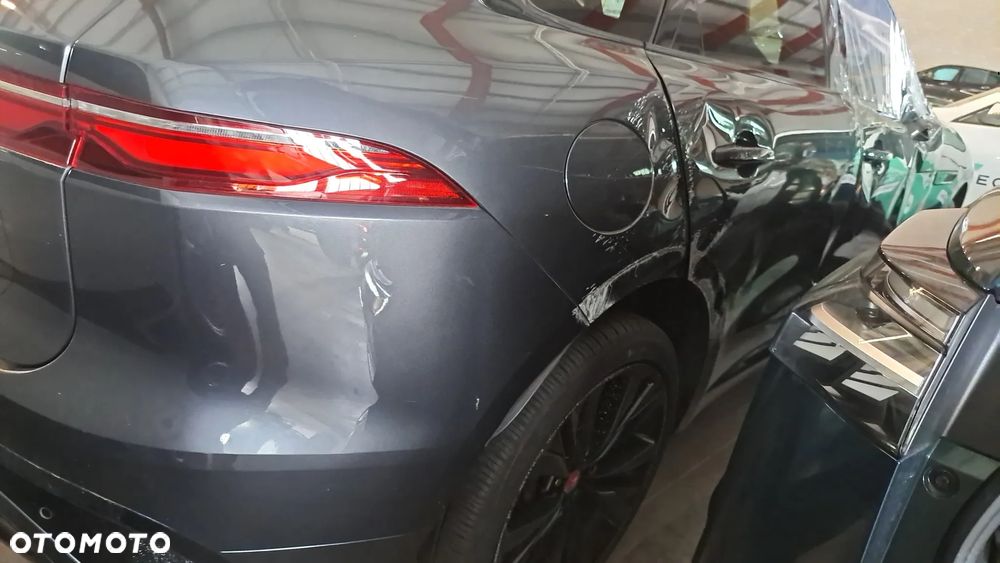 Jaguar F-Pace 2.0 P250 mHEV AWD R-Dynamic SE - 4