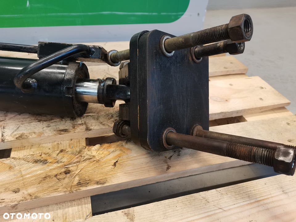 Siłownik stabilizacji osi CAT TH 355 - 4