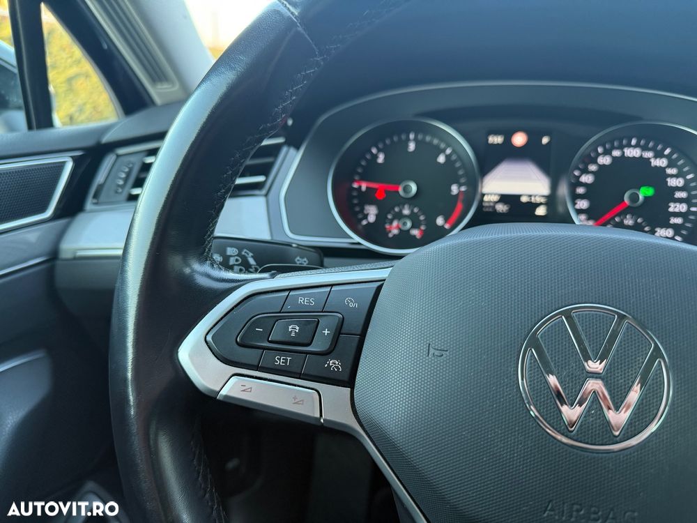 Volkswagen Passat 2.0 TDI SCR DSG Comfortline - 26