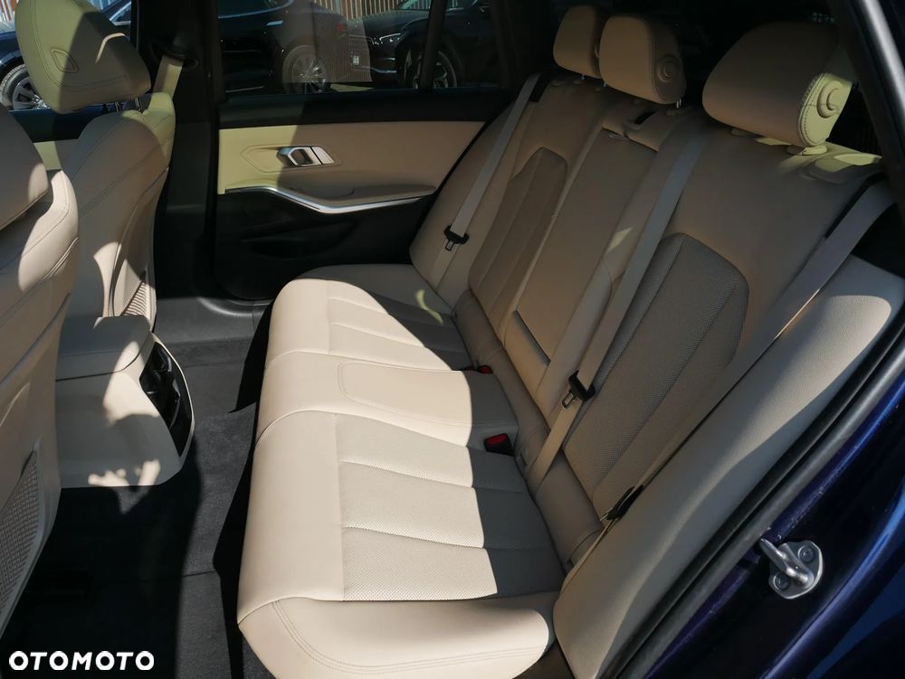 BMW Seria 3 320e Sport Line - 24