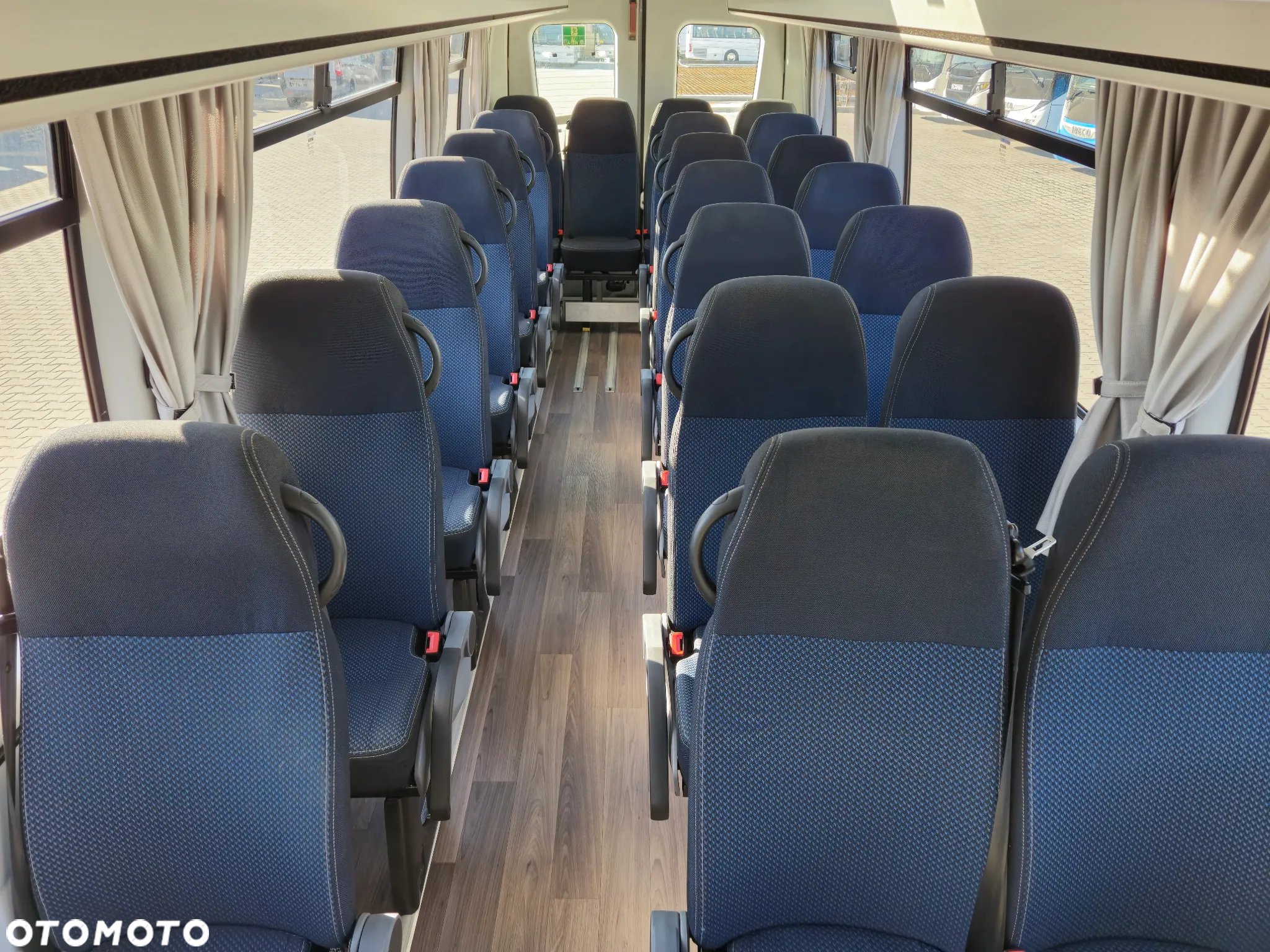 Iveco DAILY 65C18 / SPROWADZONE / 23 MIEJSCA/ KLIMATYZACJA/ WINDA DLA OSÓB NIEPEŁNOSPRAWNYCH - 23
