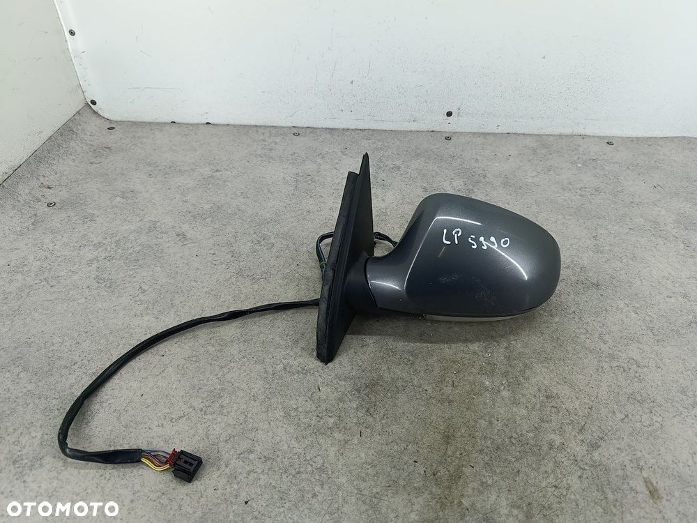 LUSTERKO LEWE VW PASSAT B6 3C0857933 LA7T - 2