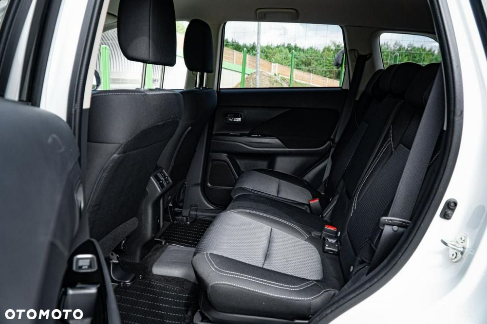 Mitsubishi Outlander 2.4 4WD Plus - 33