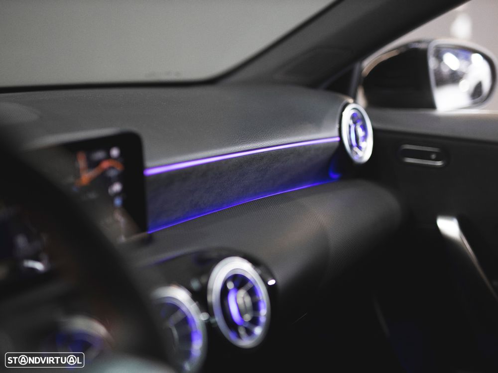 Mercedes-Benz A 250 e 8G-DCT AMG Line - 22
