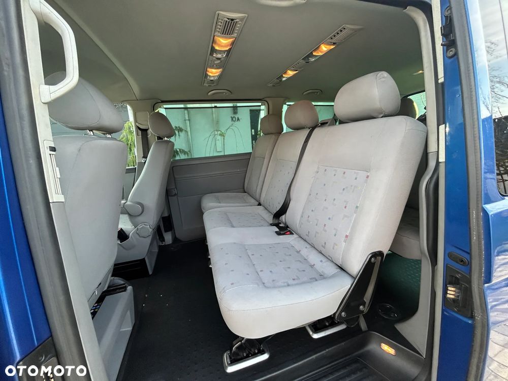 Volkswagen Caravelle - 12