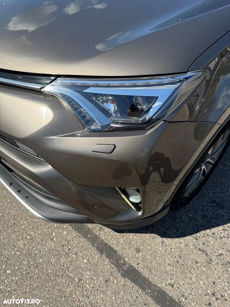 Toyota RAV4 - 8