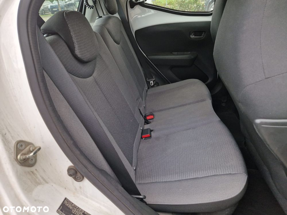 Toyota Aygo x-play - 16