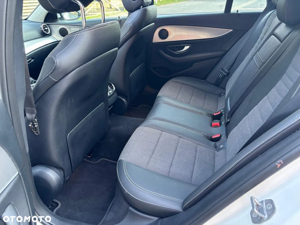 Mercedes-Benz Klasa E 250 9G-TRONIC - 13