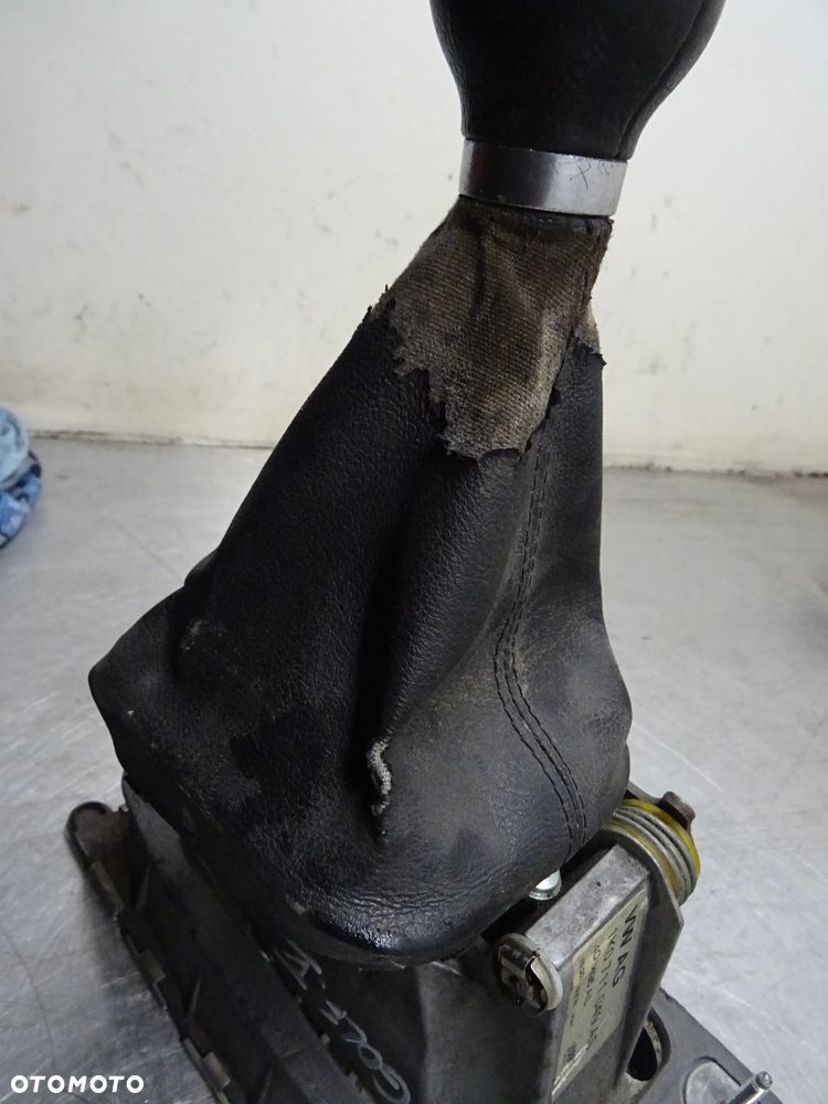 VW GOLF V HB 5D 1.9TDI LEWAREK WYBIERAK BIEGÓW 1K0711061A 1K0711049AS - 3