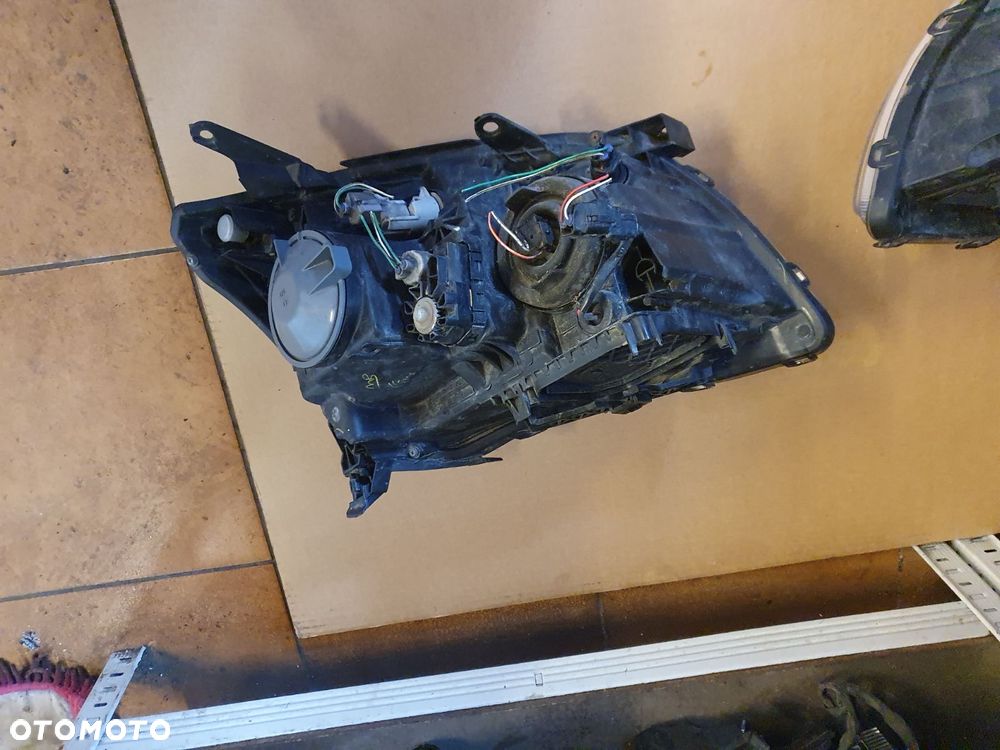 REFLEKTOR PRAWY TOYOTA AVENSIS T25 LIFT SOCZEWKA EUROPA - 9