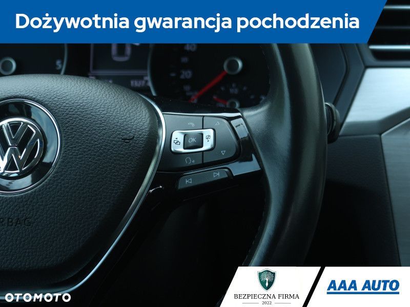 Volkswagen Passat - 20
