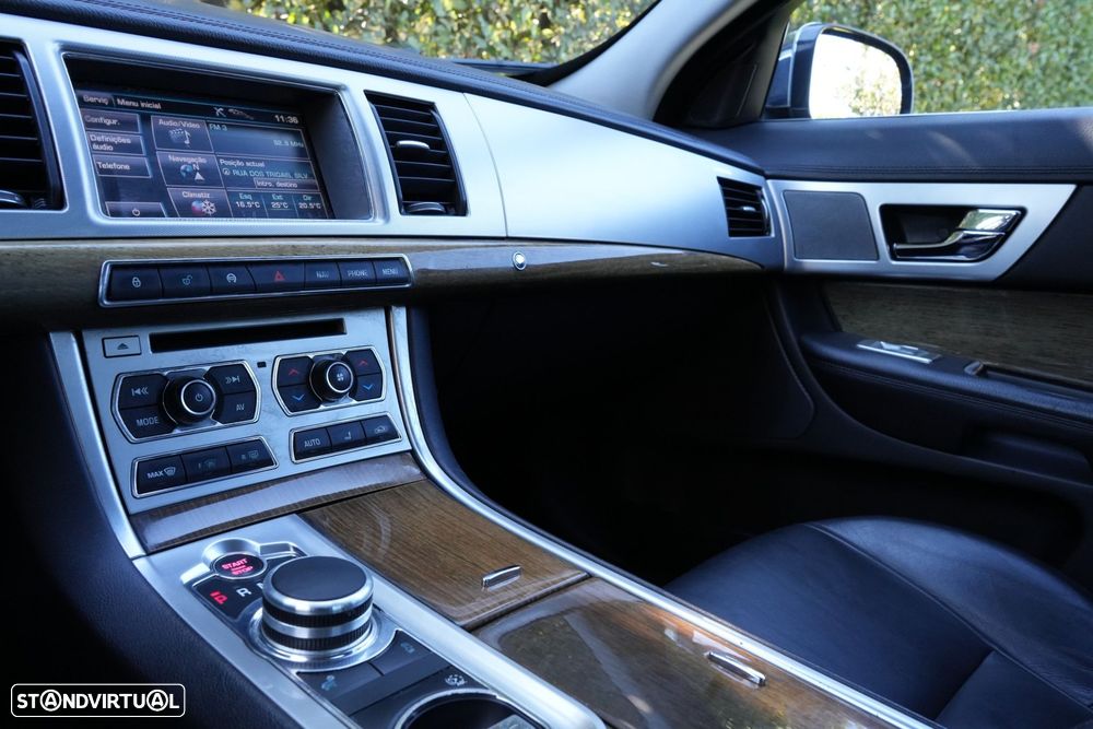 Jaguar XF 2.2 D Luxury - 24