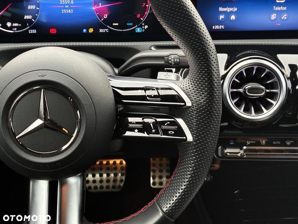 Mercedes-Benz CLA - 12