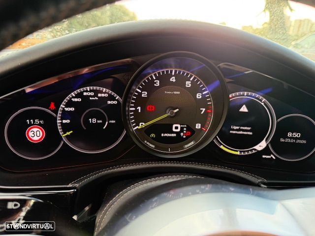 Porsche Panamera Sport Turismo - 35