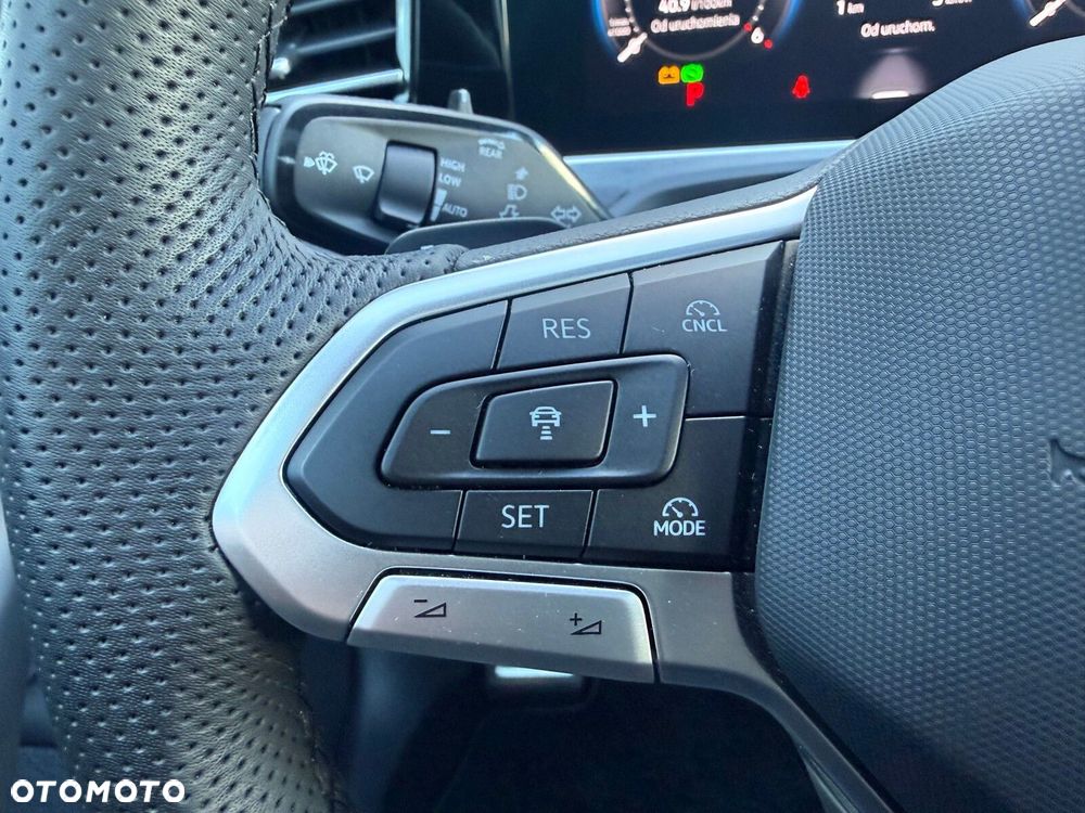 Volkswagen Passat Variant 2.0 TDI SCR 4Mot R-Line Plus DSG - 30