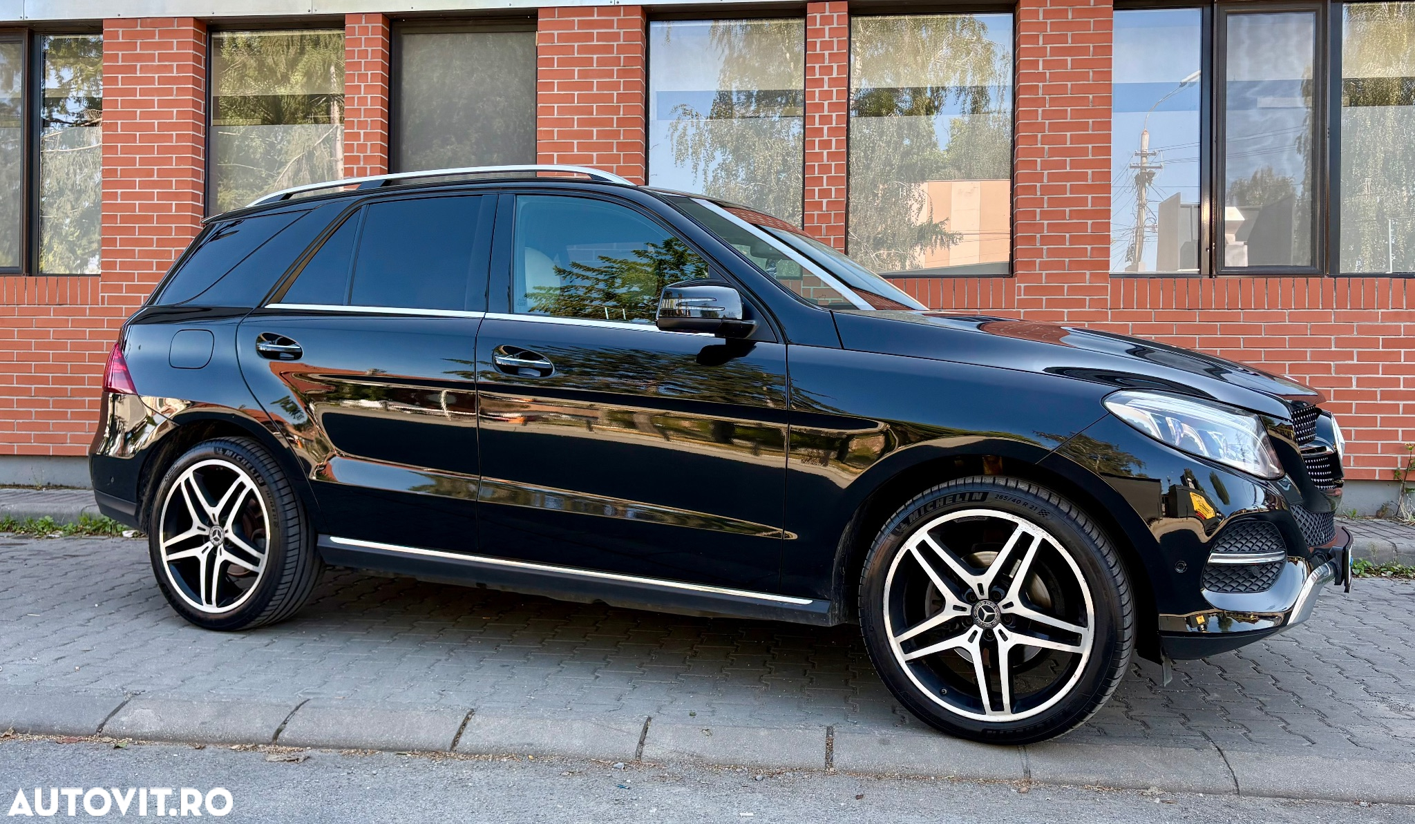 Mercedes-Benz GLE 350 d 4Matic 9G-TRONIC AMG Line - 24