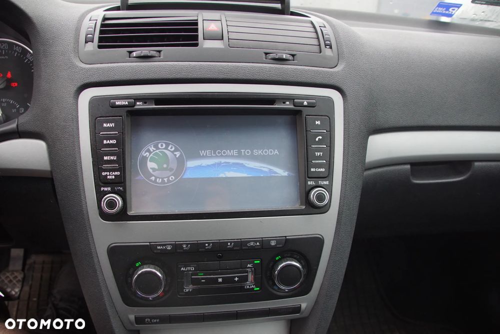 Auto na części - Skoda Octavia II Lift 1.6 TDI 105 KM CAYC LHW LF9R 2012R Silnik Skrzynia Drzwi Maska Błotnik Klapa Zderzak Lampa Lusterko Klamka Szyba Deska Kokpit Sterownik Moduł Czujnik Licznik Wyświetlacz Panel Kierownica - 11