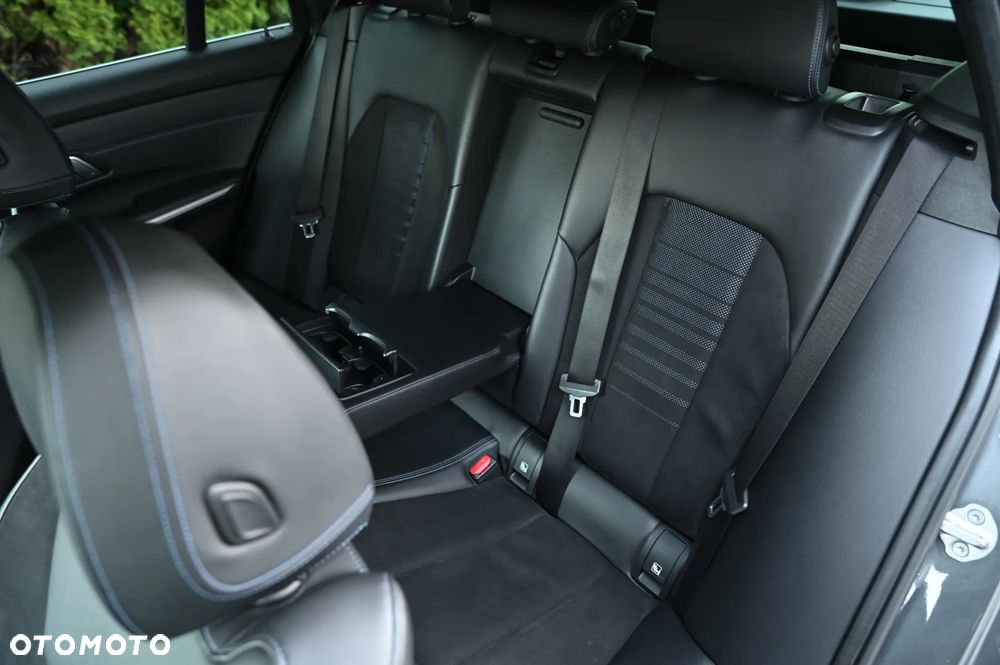 BMW Seria 3 320d Edition M Sport Shadow - 25