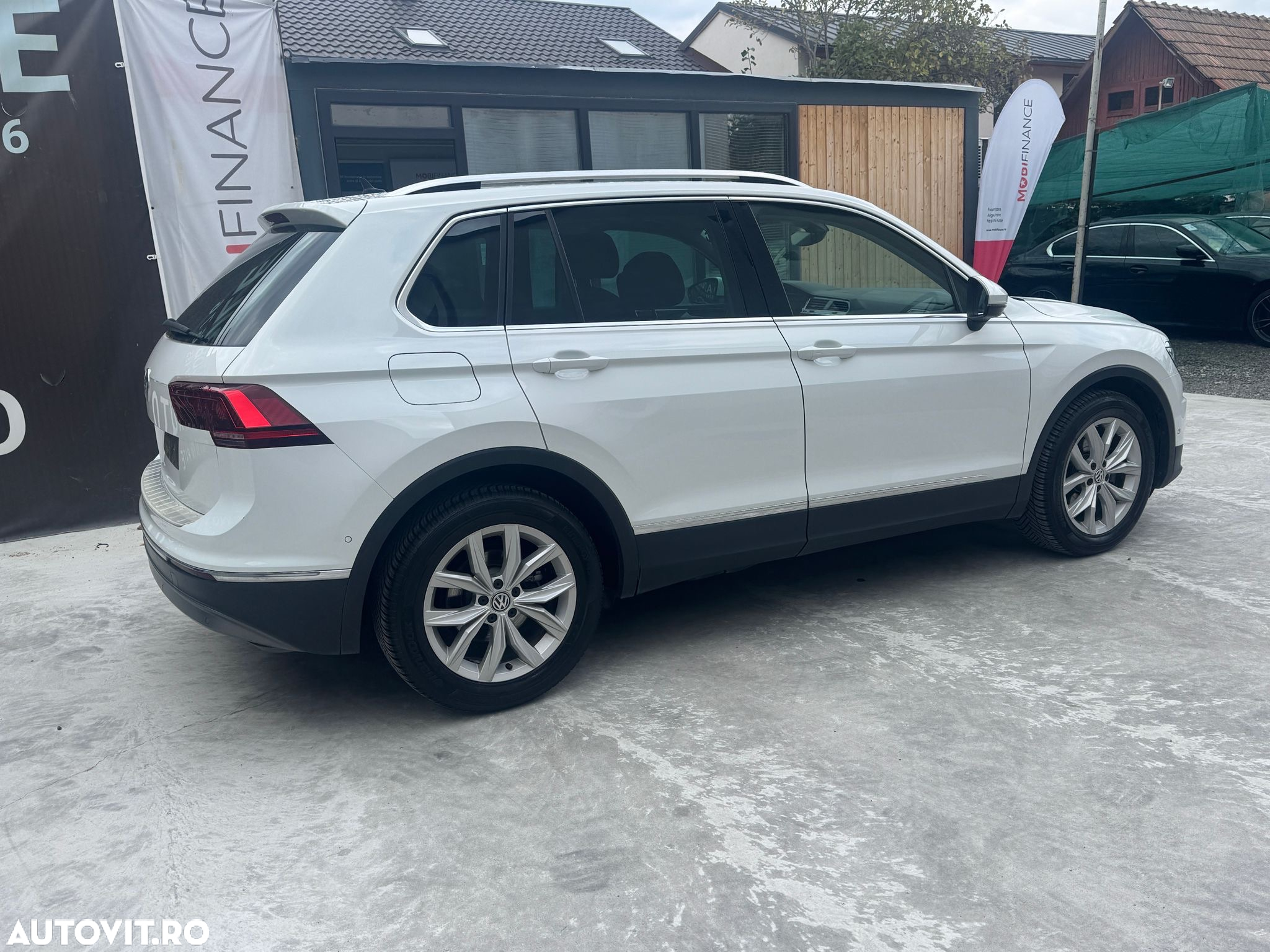 Volkswagen Tiguan - 24