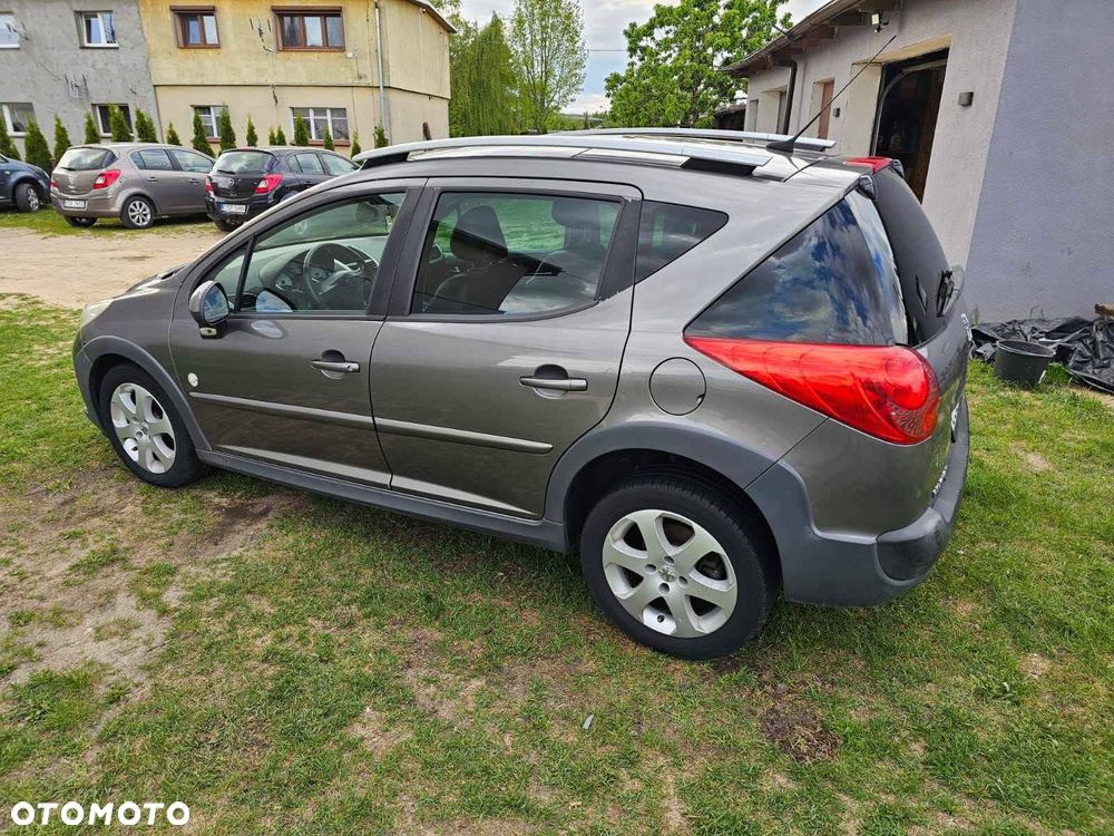 Peugeot 207 2008 photo 2