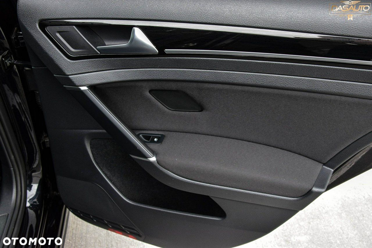 Volkswagen Golf - 27