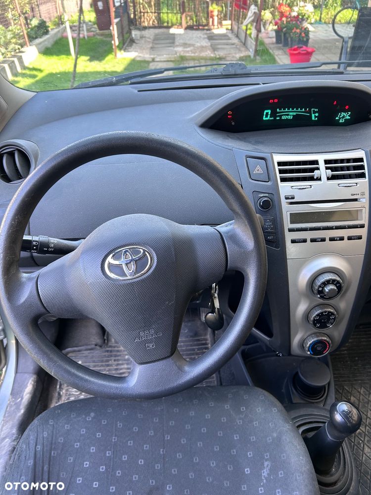 Toyota Yaris - 10