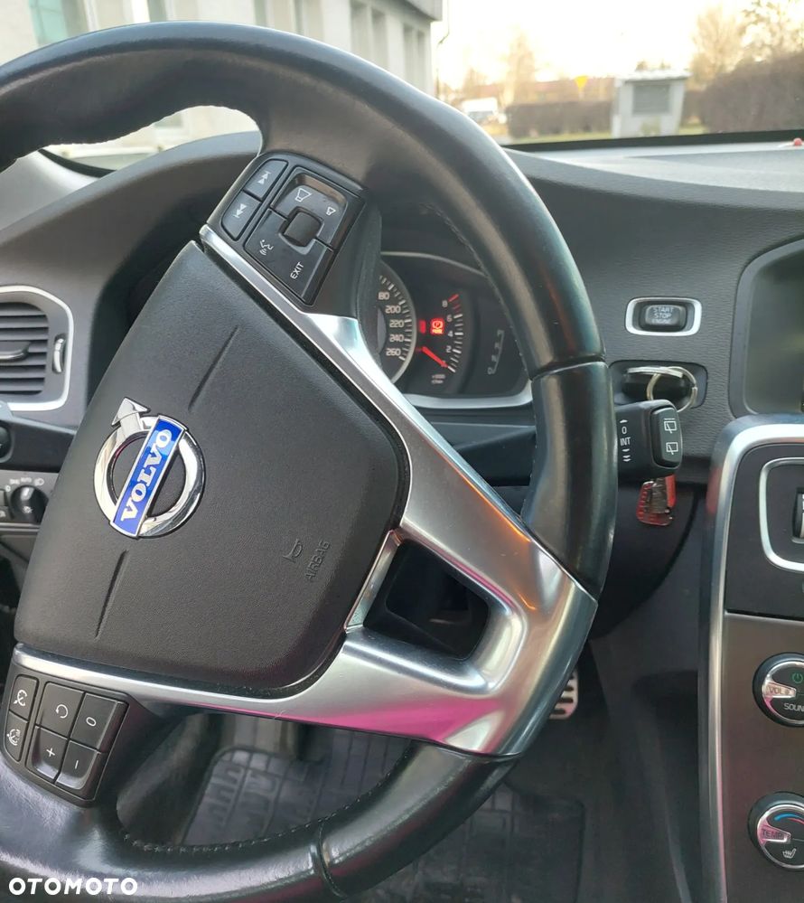Volvo V60 T4 Momentum - 16