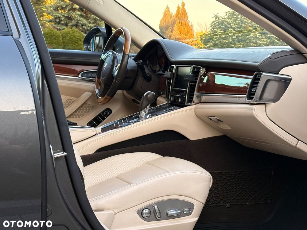 Porsche Panamera 4S Executive - 24