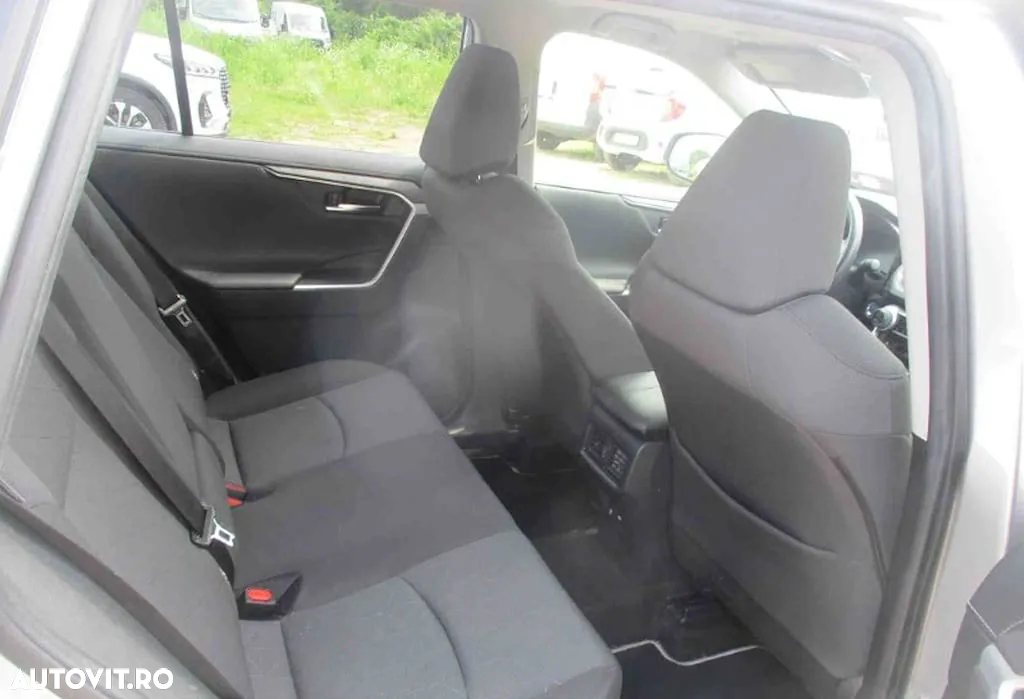 Toyota RAV4 - 8