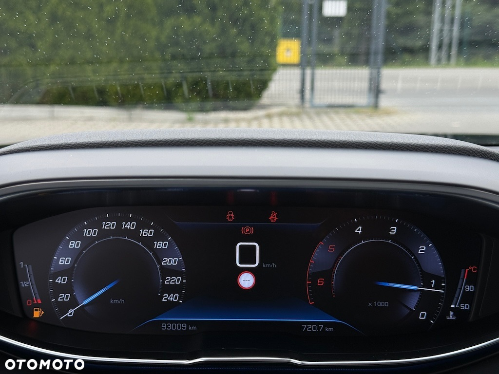 Peugeot 3008 1.5 BlueHDi GT S&S - 28