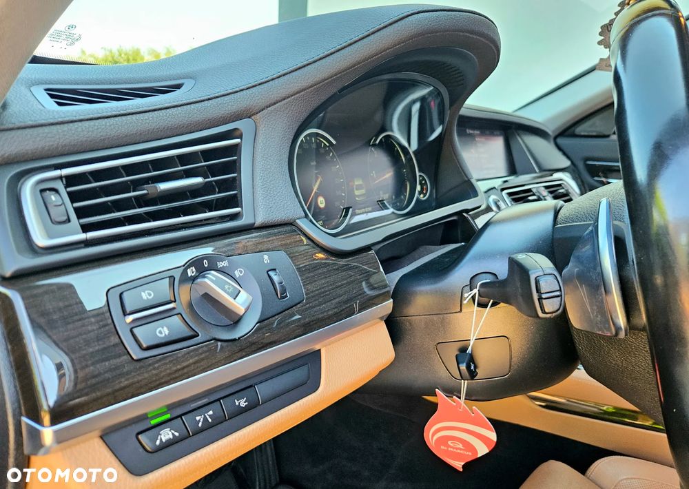 BMW Seria 7 740d - 19
