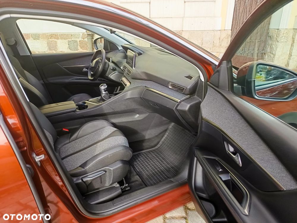 Peugeot 3008 1.2 PureTech Allure S&S - 11