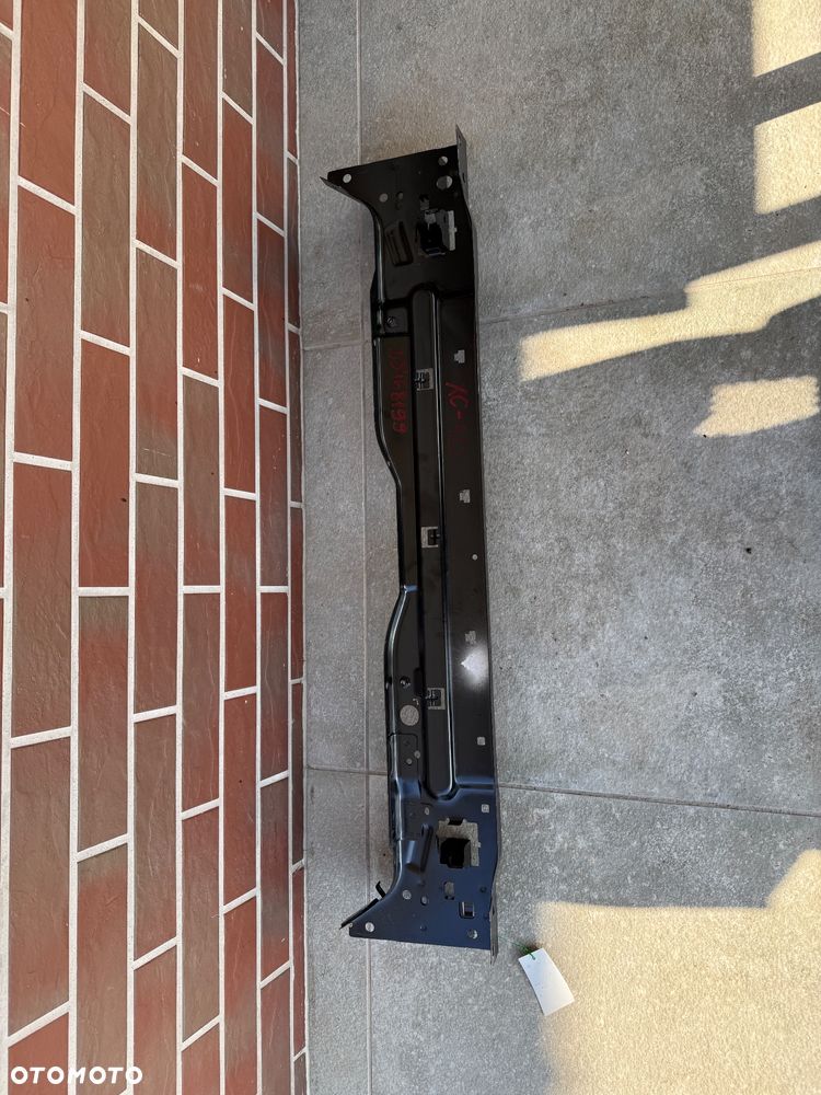 Pas przedni górny Volvo XC-40 II - 4